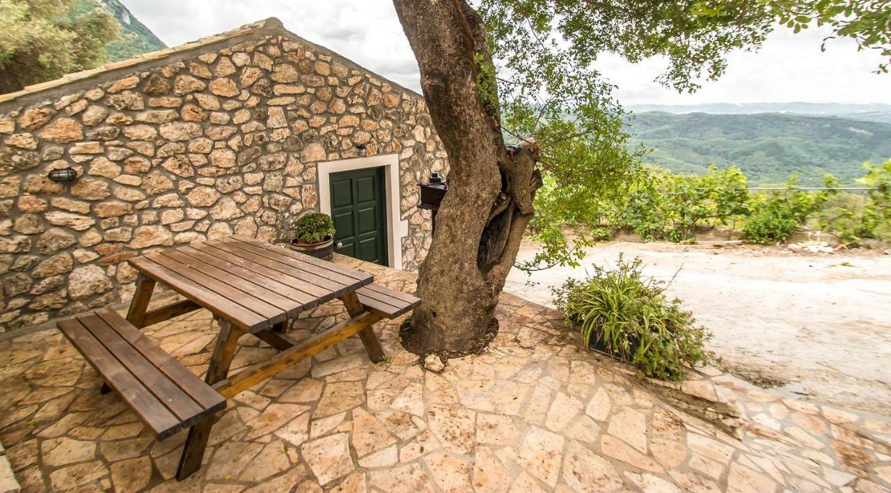 Castelli Olive Press Guest House Akharávi Eksteriør bilde