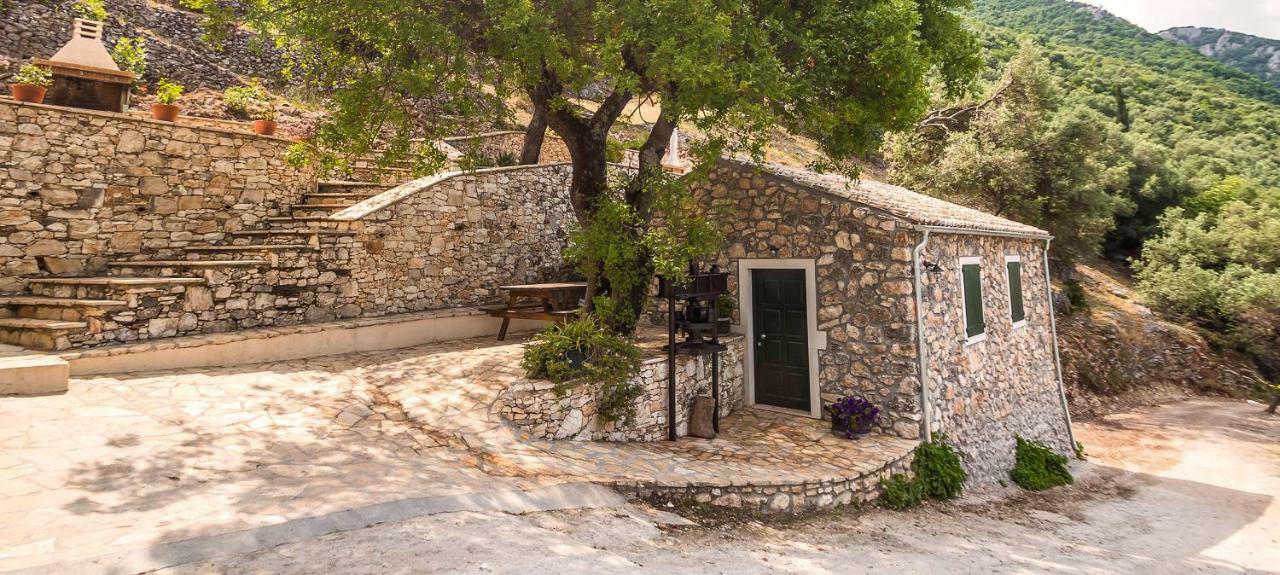 Castelli Olive Press Guest House Akharávi Eksteriør bilde